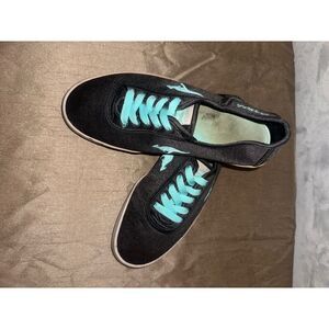 Woman's Kangaroos vintage‎  Shoes Size 7.5 The Original Shoes With Pockets.